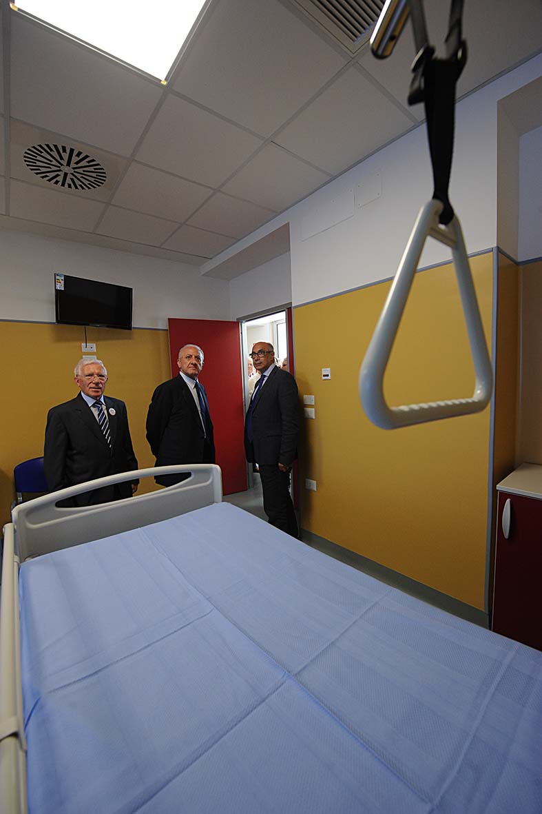  Il Sindaco Vincenzo De Luca partecipa all'inaugurazione reparto di ematologia
