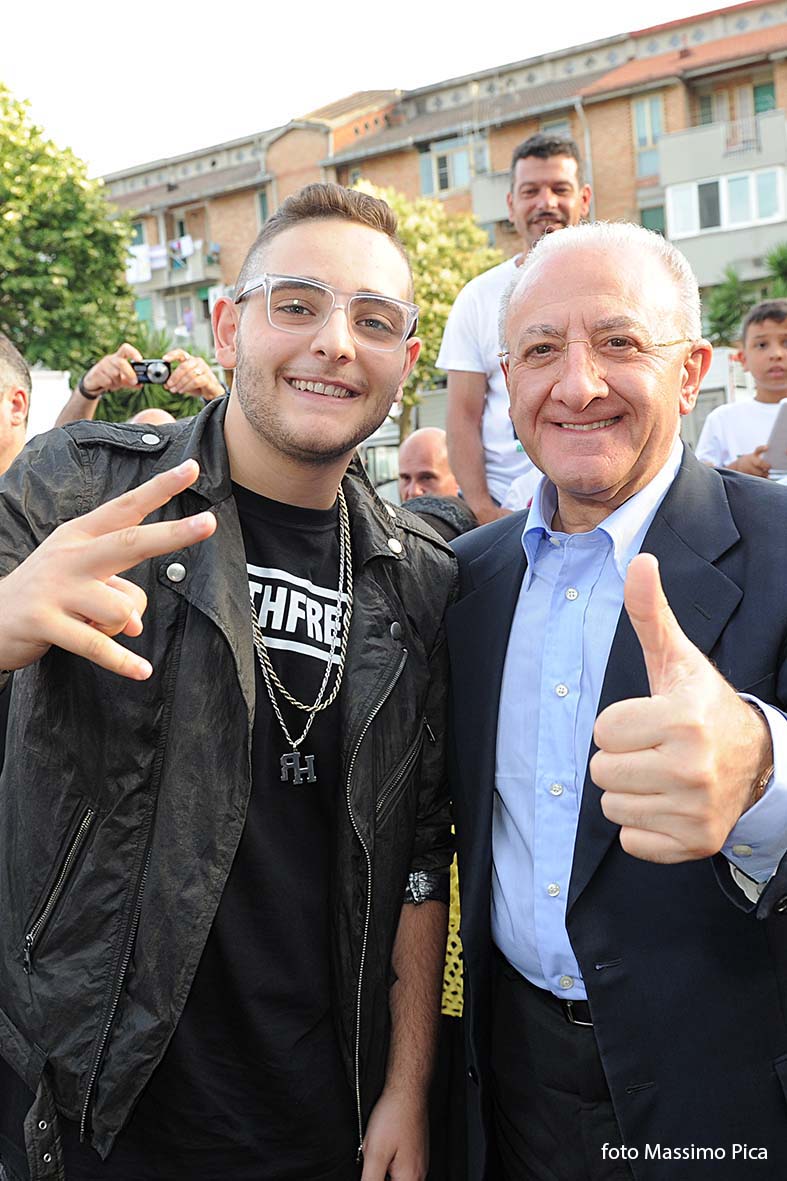   Rocco Hunt in concerto al rione Zevi 

