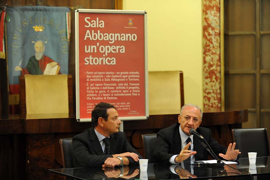   Il Sindaco De Luca illustra il progetto dello svincolo di Sala Abbagnano. Conferenza stampa con l' ANAS a Palazzo di Citt, 16 settebre 2010
