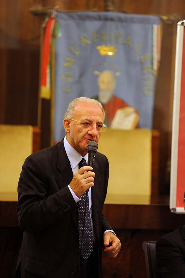  Il Sindaco De Luca illustra il progetto dello svincolo di Sala Abbagnano. Conferenza stampa con l' ANAS a Palazzo di Citt, 16 settebre 2010
