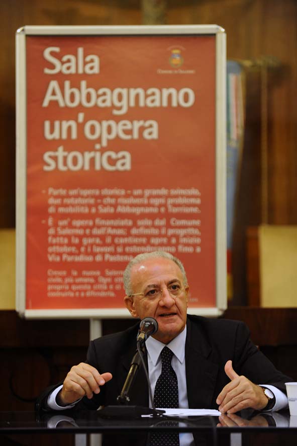   Il Sindaco De Luca illustra il progetto dello svincolo di Sala Abbagnano. Conferenza stampa con l' ANAS a Palazzo di Citt, 16 settebre 2010
