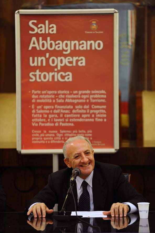   Il Sindaco De Luca illustra il progetto dello svincolo di Sala Abbagnano. Conferenza stampa con l' ANAS a Palazzo di Citt, 16 settebre 2010
