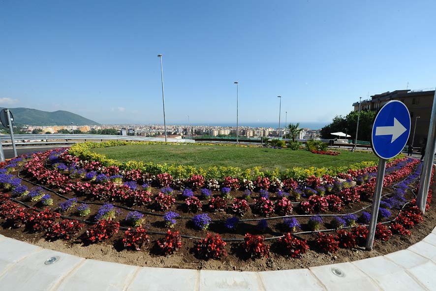   Inaugurazione della Rotatoria dello Svincolo Sala Abbagnano della Tangenziale di Salerno con il Sindaco di Salerno Vincenzo De Luca. Salerno, 12 Maggio 2011
