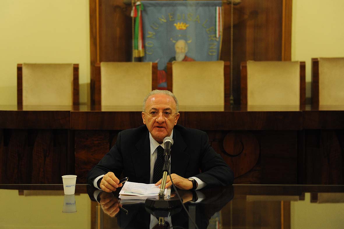   Vincenzo De Luca sulla sanita'. Conferenza stampa a Palazzo di Citta', Salerno, 18 dicembre 2010
