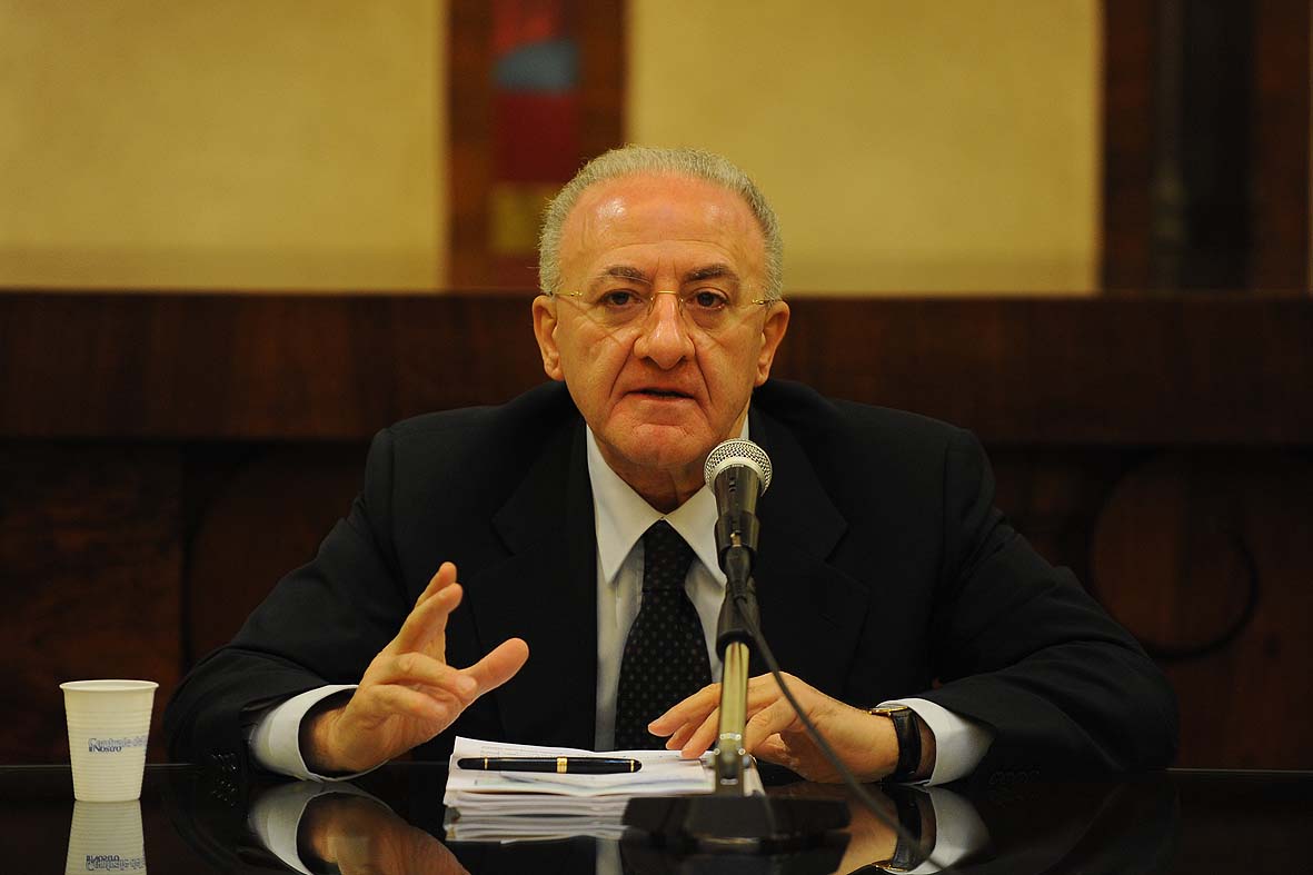   Vincenzo De Luca sulla sanita'. Conferenza stampa a Palazzo di Citta', Salerno, 18 dicembre 2010
