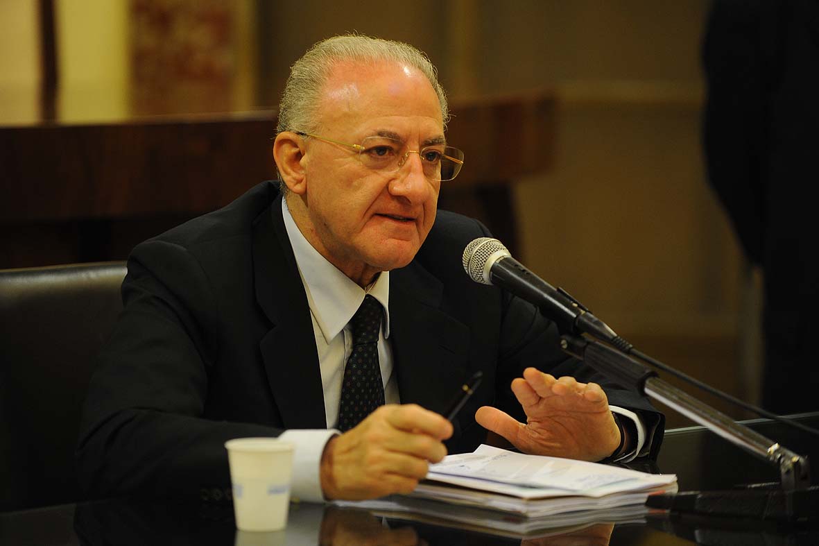   Vincenzo De Luca sulla sanita'. Conferenza stampa a Palazzo di Citta', Salerno, 18 dicembre 2010
