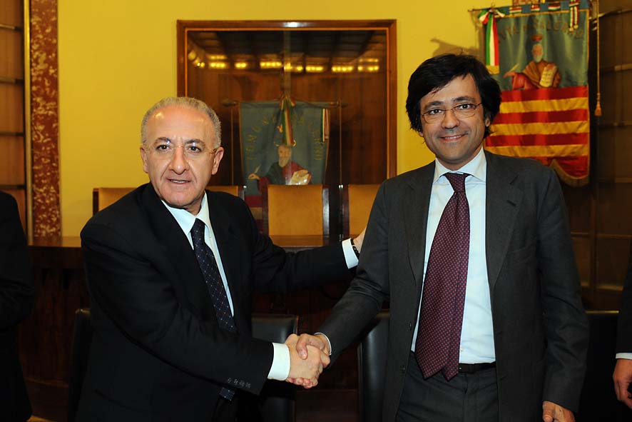   Salerno capofila di SCACCO, un progetto nazionale a beneficio di cittadini e imprese per un fisco equo ed efficiente. Firma della Convenzione tra il Comune e PORE. Salerno, 26.01.2010
