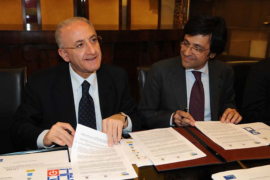   Salerno capofila di SCACCO, un progetto nazionale a beneficio di cittadini e imprese per un fisco equo ed efficiente. Firma della Convenzione tra il Comune e PORE. Salerno, 26.01.2010

