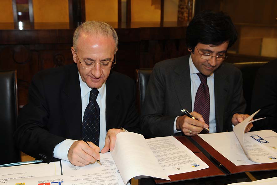   Salerno capofila di SCACCO, un progetto nazionale a beneficio di cittadini e imprese per un fisco equo ed efficiente. Firma della Convenzione tra il Comune e PORE. Salerno, 26.01.2010
