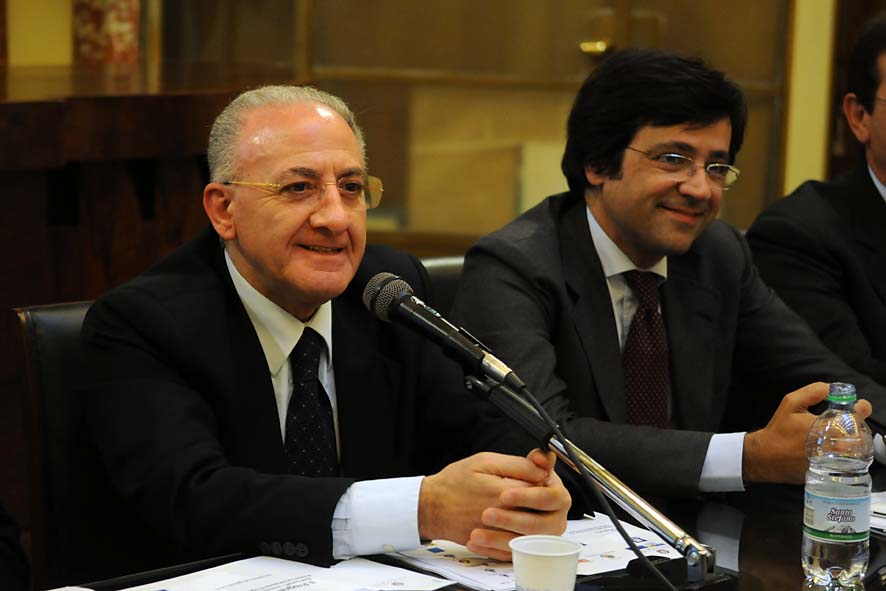   Salerno capofila di SCACCO, un progetto nazionale a beneficio di cittadini e imprese per un fisco equo ed efficiente. Firma della Convenzione tra il Comune e PORE. Salerno, 26.01.2010
