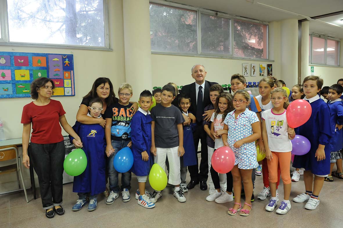   Il Sindaco De Luca inaugura l'anno scolastico alla Scuola Media di Mercatello
