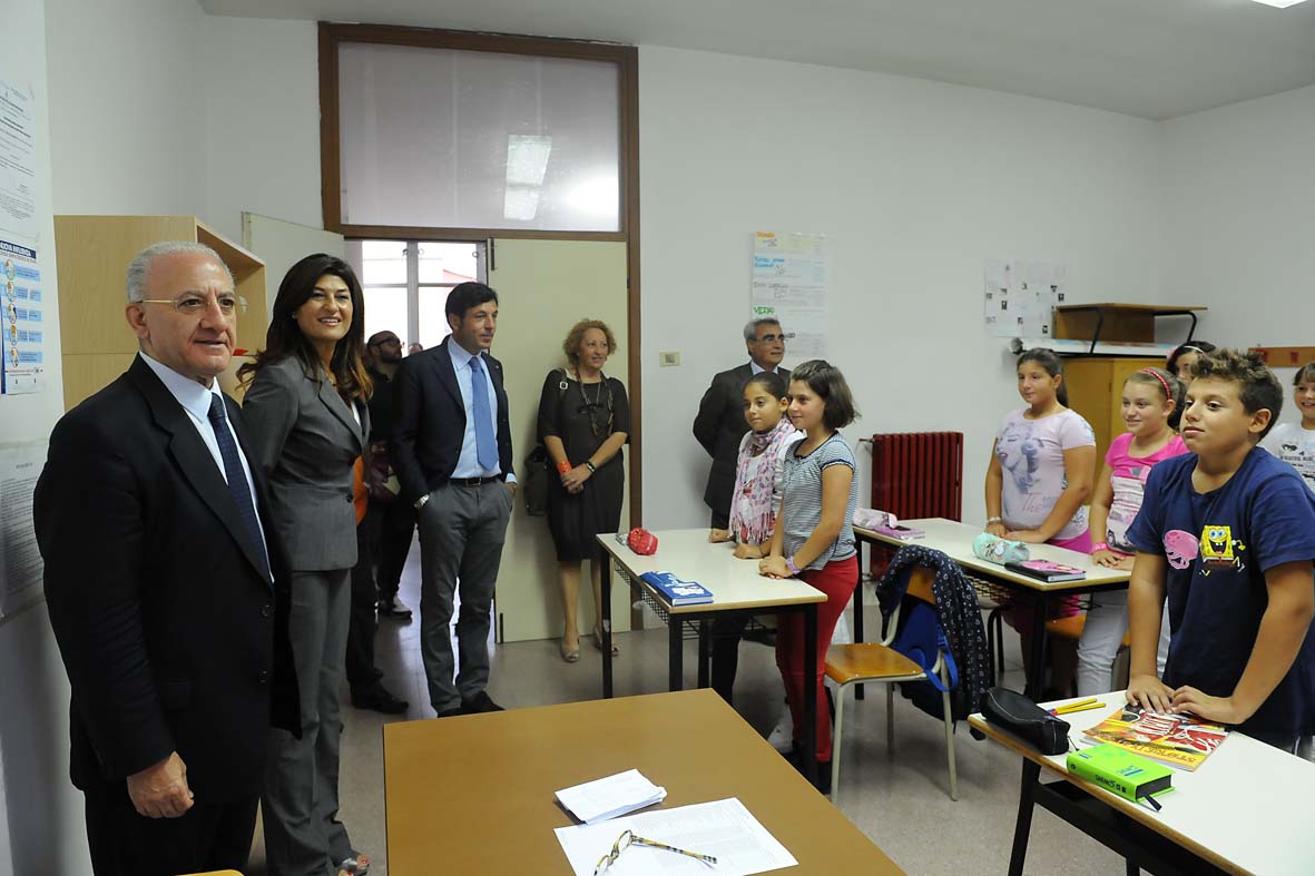   Il Sindaco De Luca inaugura l'anno scolastico alla Scuola Media di Mercatello
