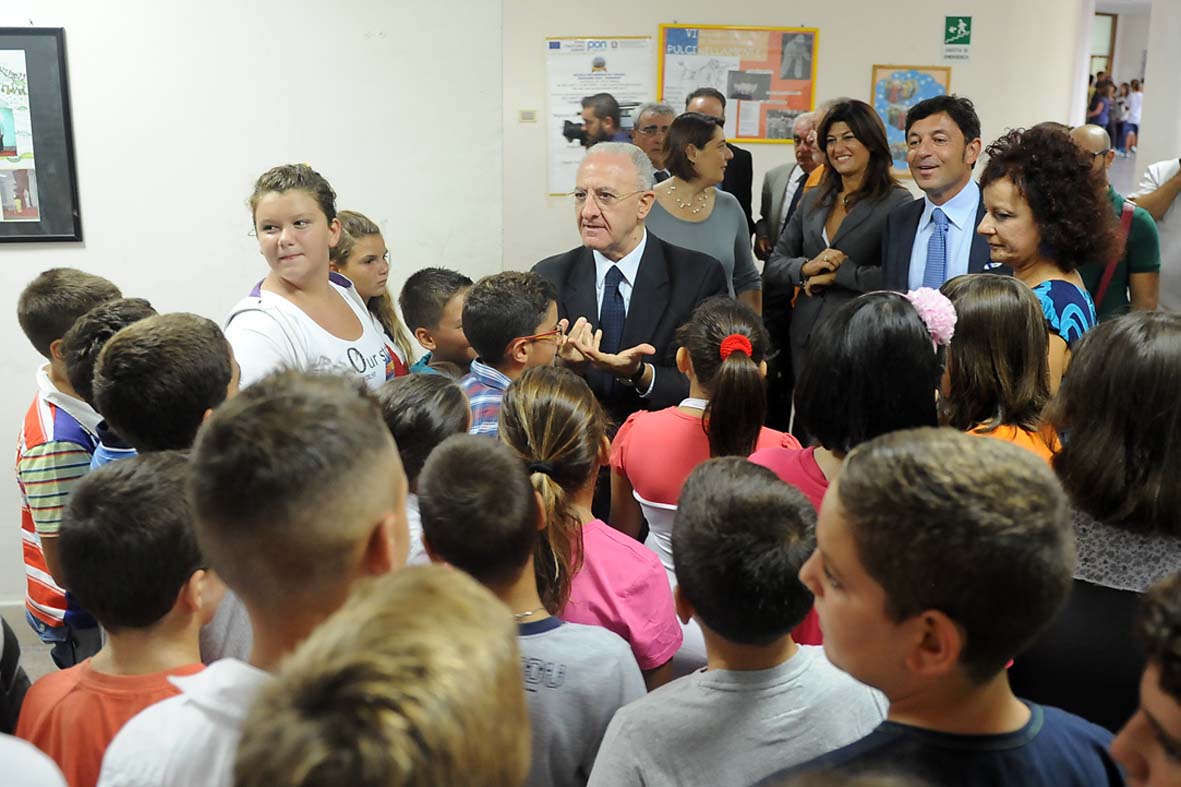   Il Sindaco De Luca inaugura l'anno scolastico alla Scuola Media di Mercatello
