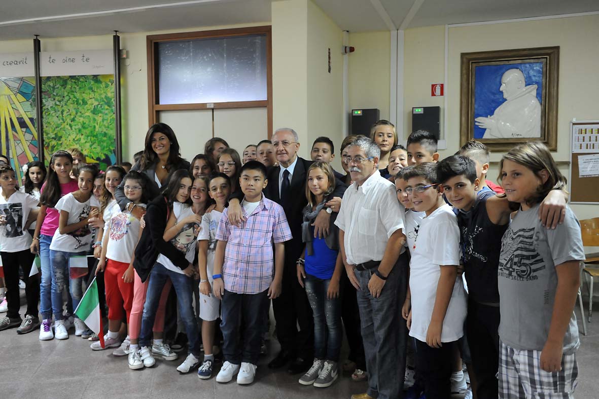   Il Sindaco De Luca inaugura l'anno scolastico alla Scuola Media di Mercatello
