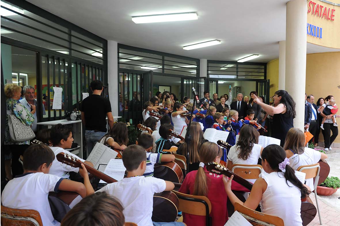   Il Sindaco De Luca inaugura l'anno scolastico alla Scuola Media di Mercatello
