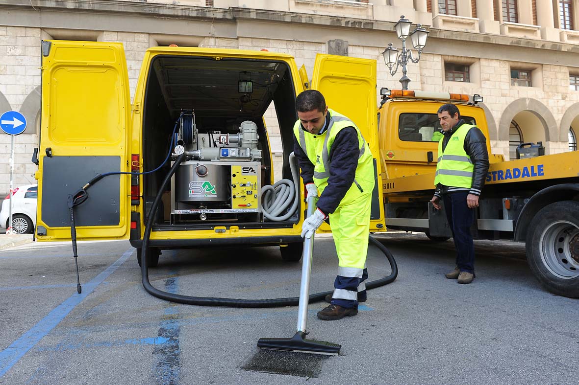   Nuovo sistema di ripristino sicurezza stradale ed ambientale dopo incidenti d'auto. Presentazione a Palazzo di Citta', 23 gennaio 2012
