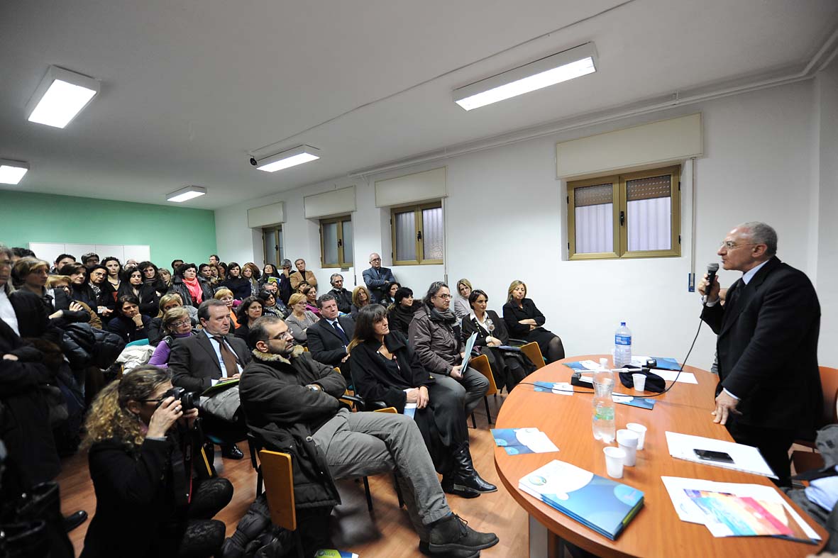   Inaugurazione SISAF, Servizio Integrato Socio-Ambulatoriale per la Famiglia. Salerno, via La Carnale, 23 gennaio 2012
