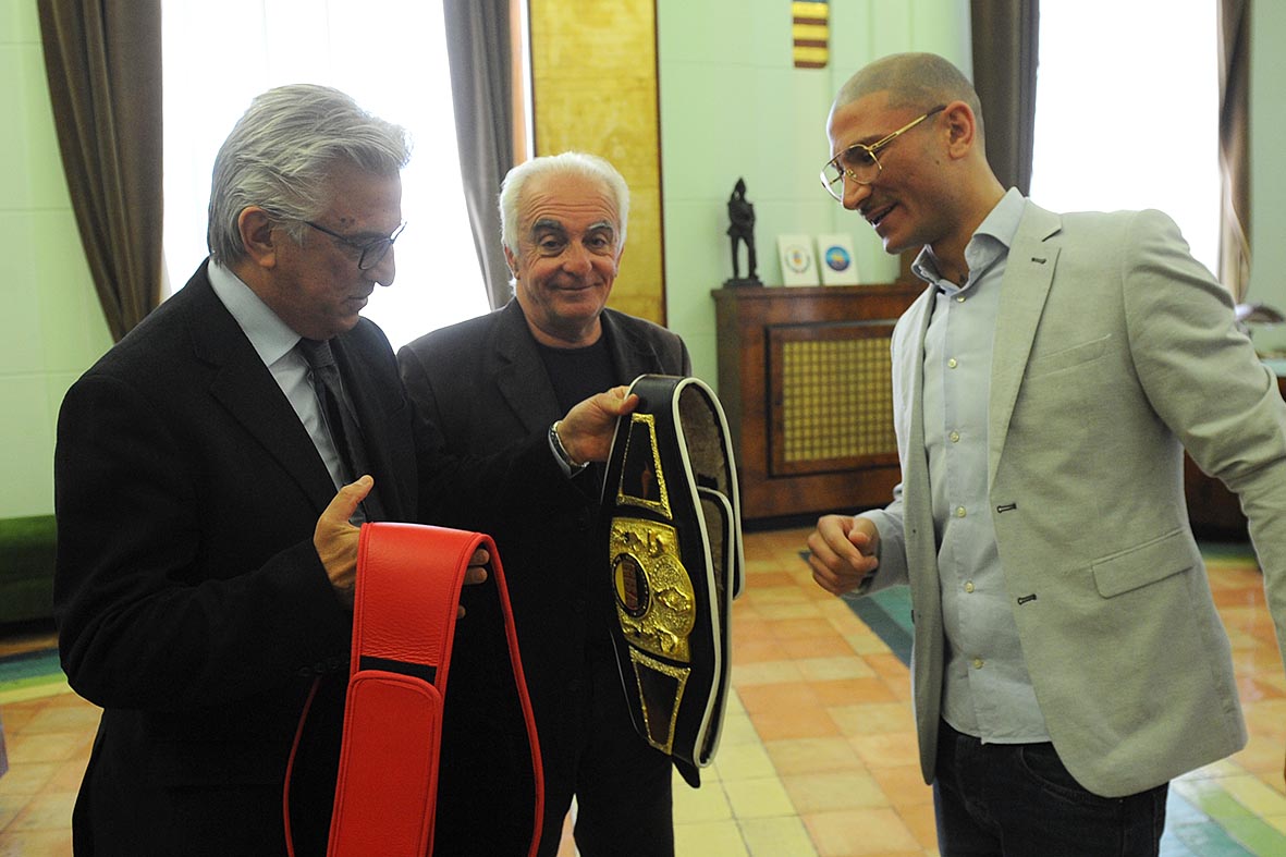   Il Sindaco ff Napoli riceve il pugile salernitano Dario Socci
