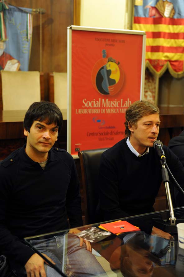   I Neri per Caso presentano il Social music Lab. Palazzo di Citta', 27 novembre 2009
