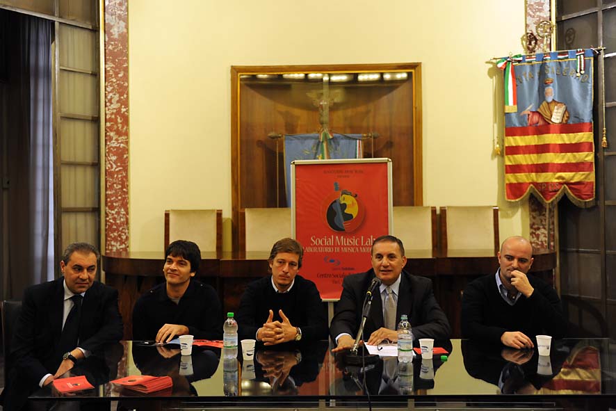   I Neri per Caso presentano il Social music Lab. Palazzo di Citta', 27 novembre 2009
