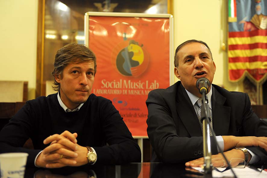   I Neri per Caso presentano il Social music Lab. Palazzo di Citta', 27 novembre 2009
