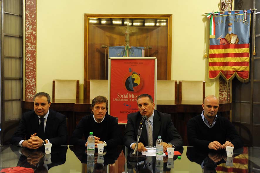   I Neri per Caso presentano il Social music Lab. Palazzo di Citta', 27 novembre 2009
