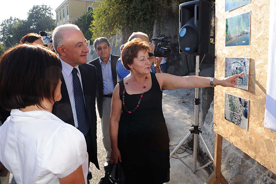   il Sindaco De Luca inaugura a Giovi una sorgente riqualificata. Salerno, 4 Ottobre 2011
