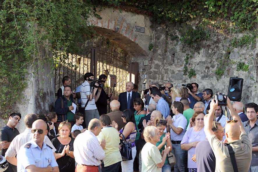   il Sindaco De Luca inaugura a Giovi una sorgente riqualificata. Salerno, 4 Ottobre 2011
