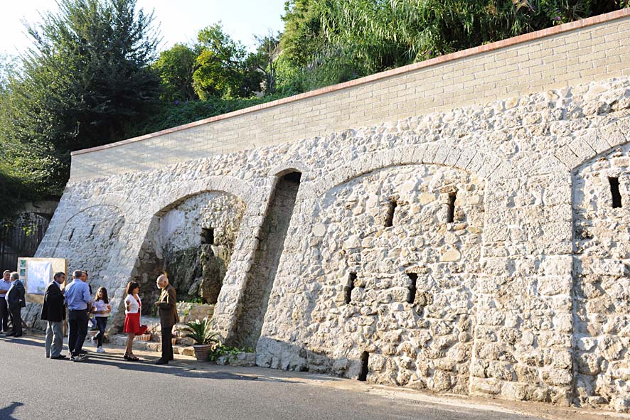   il Sindaco De Luca inaugura a Giovi una sorgente riqualificata. Salerno, 4 Ottobre 2011
