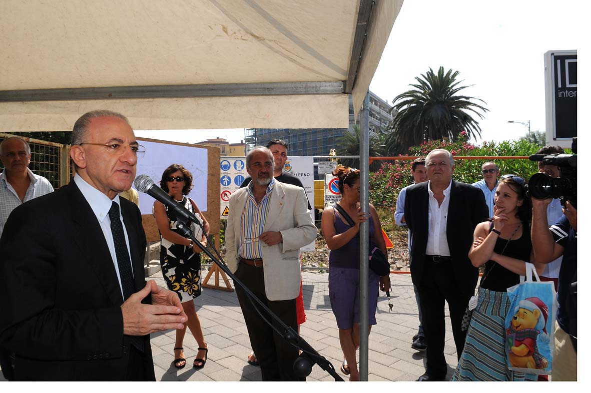   Il Sindaco De Luca da' il via ad importanti interventi in via Lungomare Marconi. 15 luglio 2009
