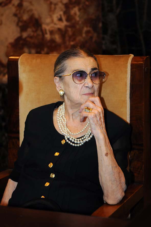   Cerimonia di conferimento della Cittadinanza Onoraria a Maria DAlma Talento. Palazzo di Citta', Salone dei Marmi 30 luglio 2009
