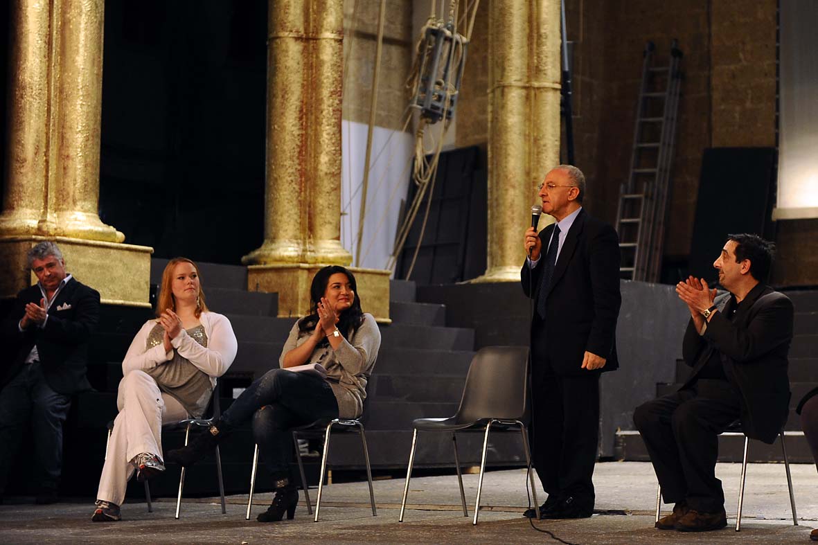   Con il Sindaco De Luca sono partite le iniziative per pubblico e studenti della stagione lirica. Salerno, 7 aprile 2011
