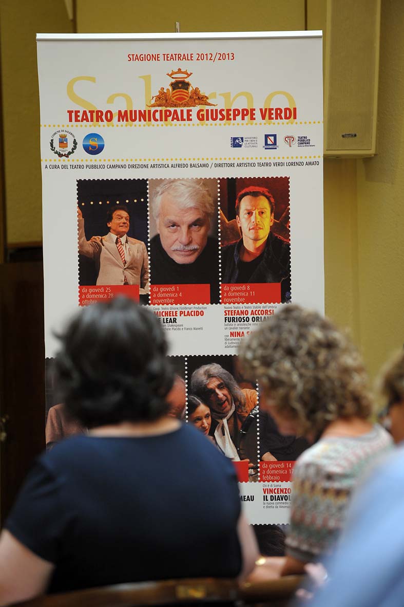   Con il Sindaco De Luca Conferenza stampa di presentazione della stagione di prosa 2012-2013 del Teatro Municipale Giuseppe Verdi di Salerno. Salerno, 15 giugno 2012.
