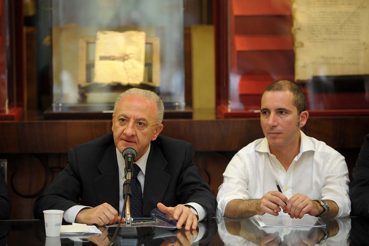   Con il Sindaco De Luca Conferenza stampa di presentazione della stagione di prosa 2012-2013 del Teatro Municipale Giuseppe Verdi di Salerno. Salerno, 15 giugno 2012.
