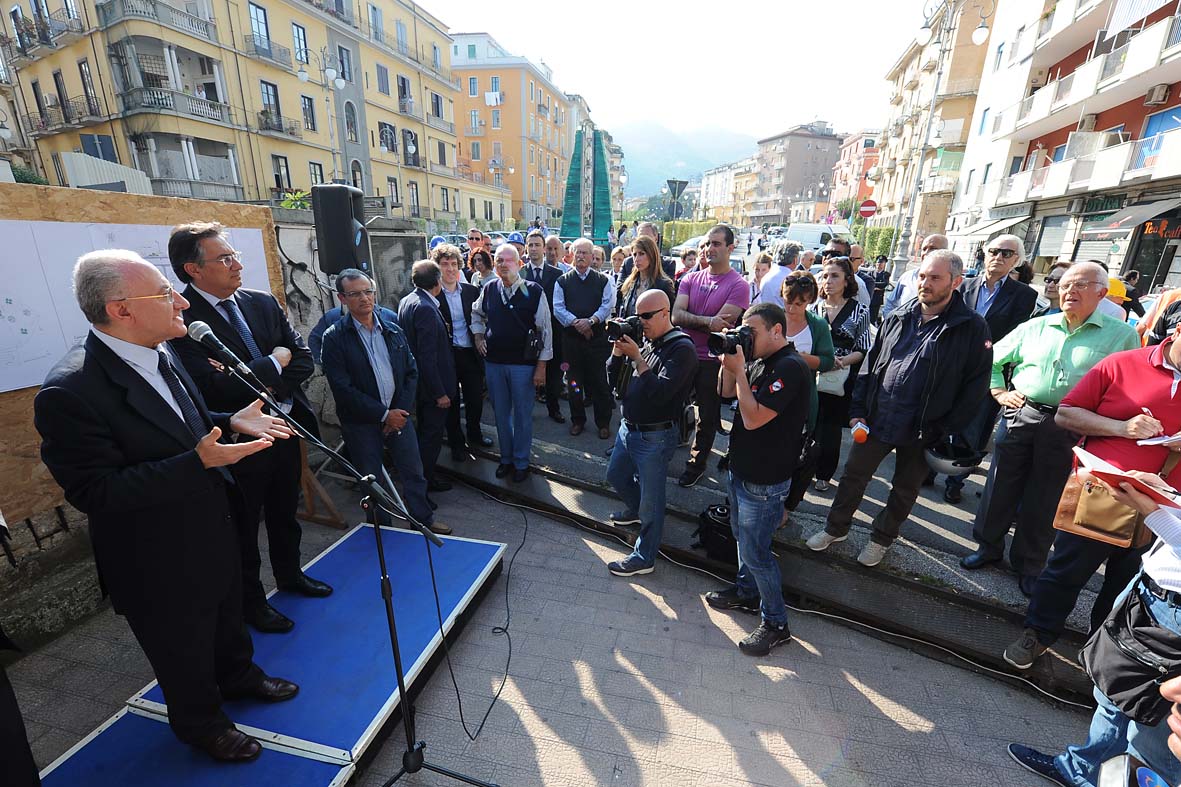   Con il Sindaco V. De Luca al via i lavori di completamento trincerone ferroviario lato Est. Sabato 2 giugno 2012.
