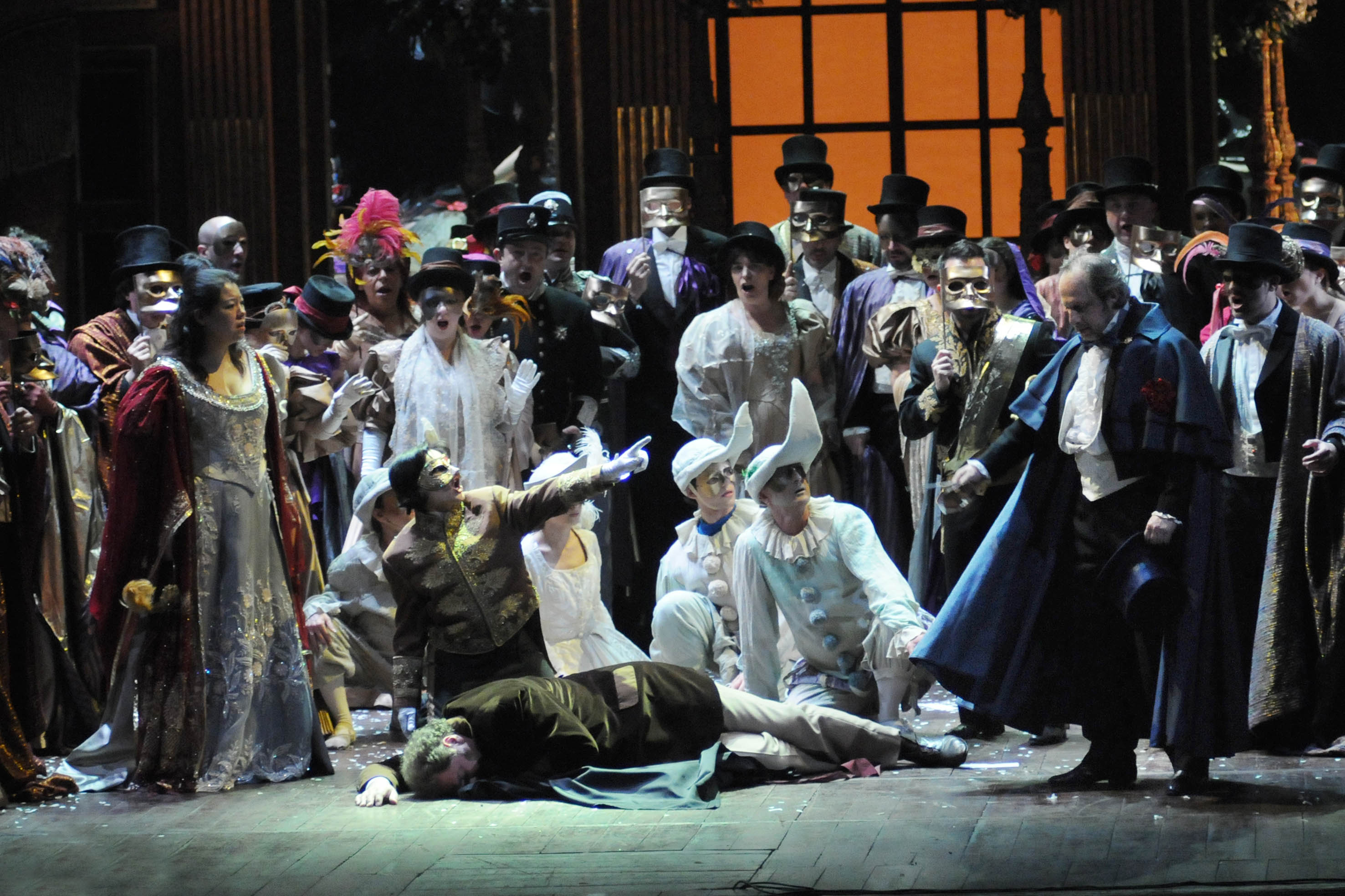   Un ballo in maschera, di Giuseppe Verdi. Salerno, Teatro Verdi, 14, 16 e 18 aprile 2010
