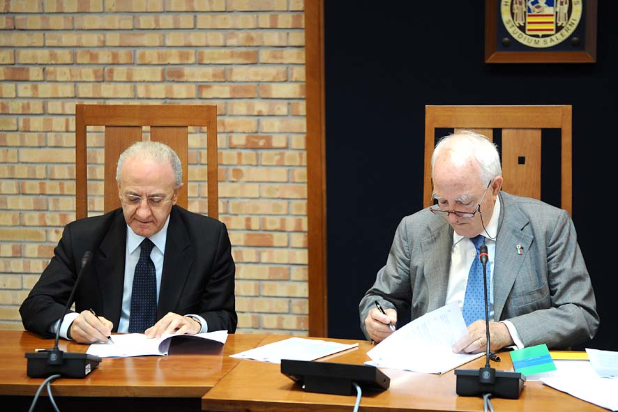   Protocollo d'intesa per la Mobilita' Internazionale dei ricercatori tra Comune di Salerno, Universit? degli Studi di Salerno e Comune di Avellino. Sala del Senato Accademico, 20 giugno 2011
