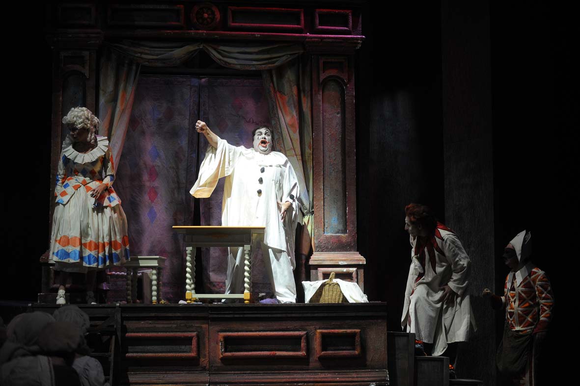   "Pagliacci" al Teatro Verdi di Salerno. Dicembre 2011
