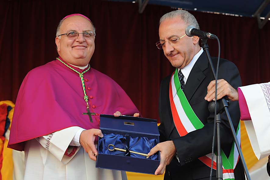   Il Sindaco De Luca e la Citta' di Salerno salutano il nuovo Arcivescovo Mons. Luigi Moretti
