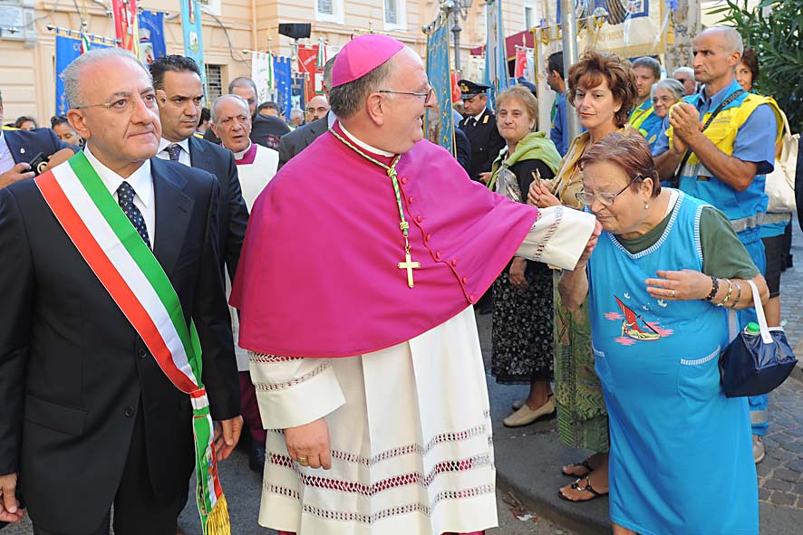   Il Sindaco De Luca e la Citta' di Salerno salutano il nuovo Arcivescovo Mons. Luigi Moretti
