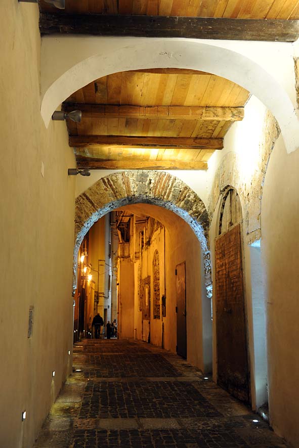   Il Sindaco De Luca inaugura il nuovo arredo urbano ed illuminazione artistica del Centro Storico. 19 novembre 2009
