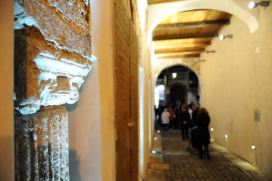   Il Sindaco De Luca inaugura il nuovo arredo urbano ed illuminazione artistica del Centro Storico. 19 novembre 2009
