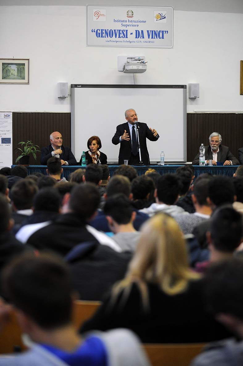   Il Sindaco De Luca al Liceo Genovesi-Da Vinci per il progetto "Sapere Aude"
