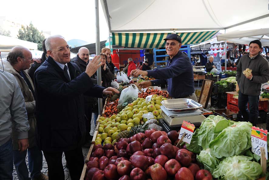   Il Sindaco De Luca visita i mercati di Torrione e Pastena
