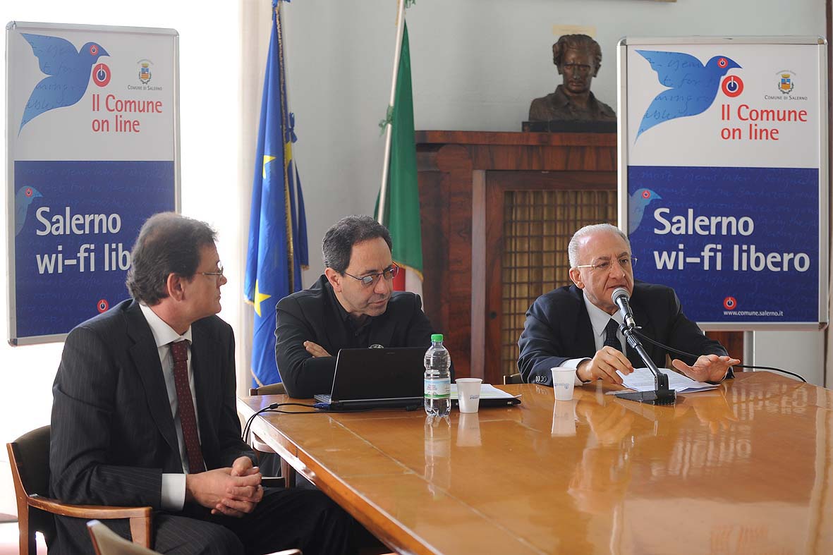   Wi Fi libero a Salerno. La presentazione al Comune, 16 aprile 2011
