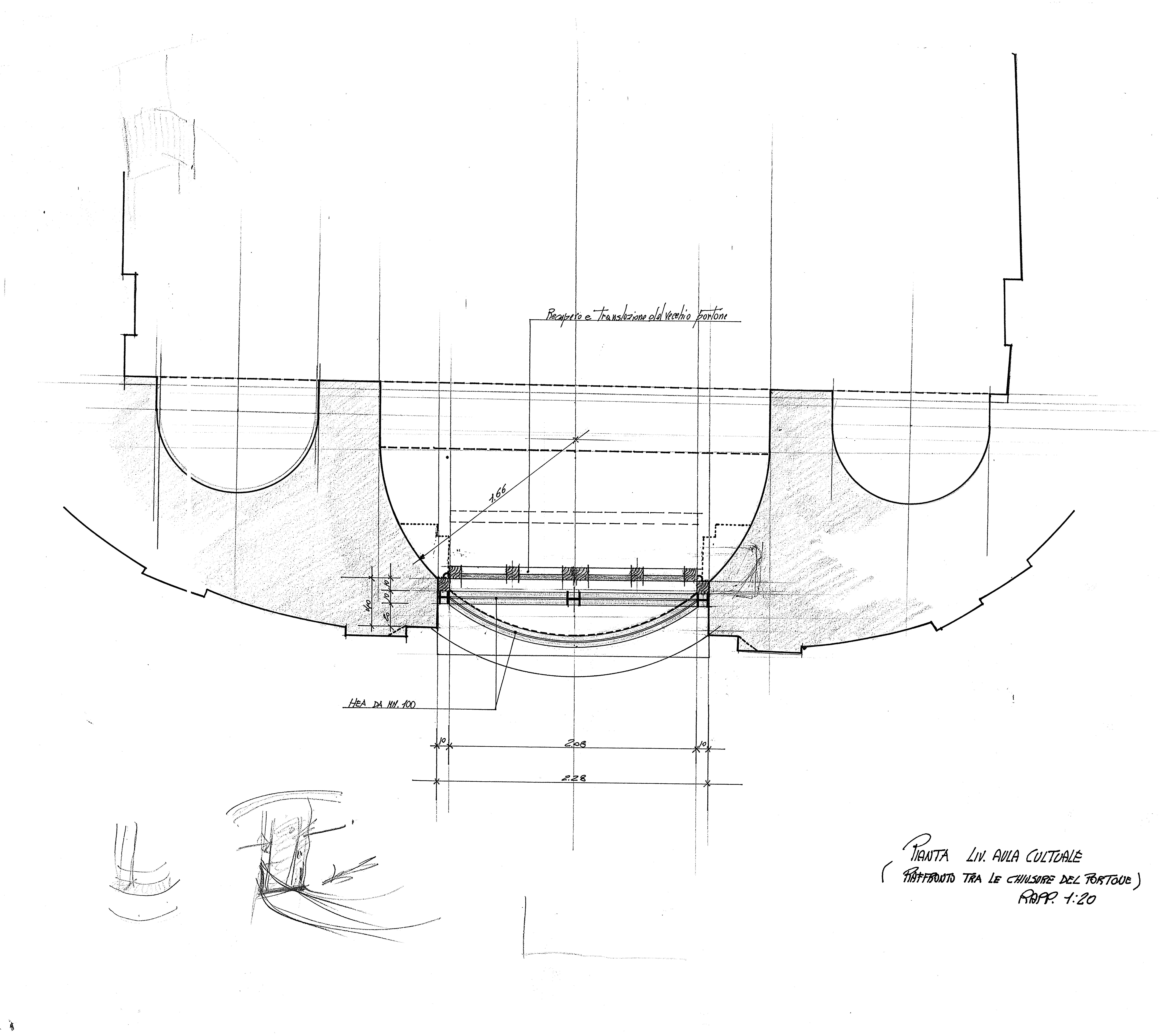 Pianta a livello aula cultuale - raffronto tra le chiusure del portone