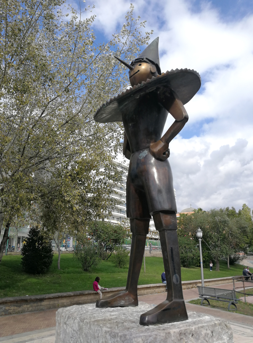 Statua in bronzo di Pinocchio, realizzata da Antonio Petti